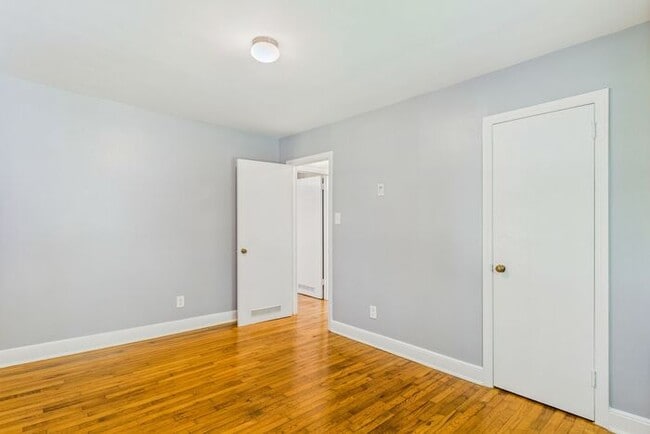 Building Photo - Charming Ranch Home with Bonus Studio & Ou...
