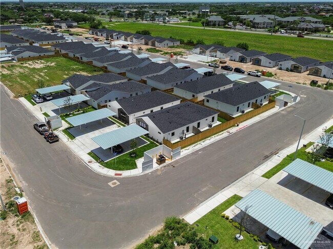 Building Photo - 22 E Viviana St