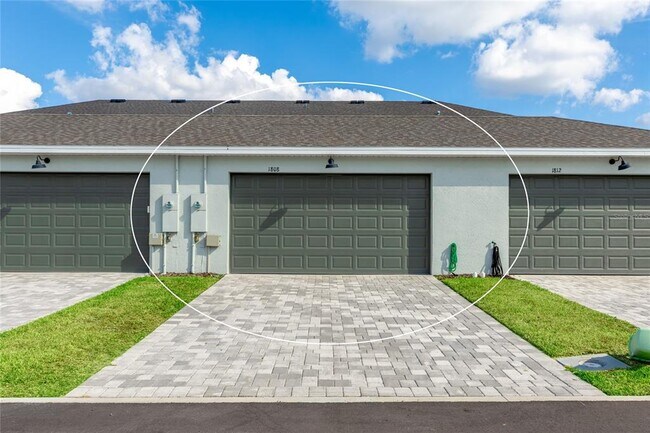 Building Photo - 1808 Fender Ln