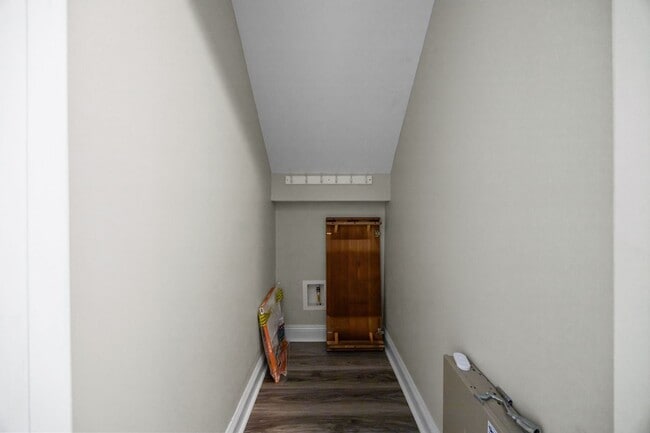 Building Photo - Colonial Hills Hideaway - Fully Furnished Month to Month/Short Term Rental!