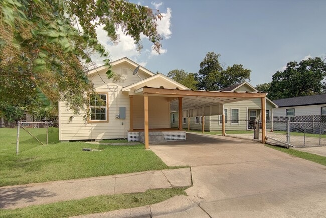 Building Photo - 1118 Cypress St