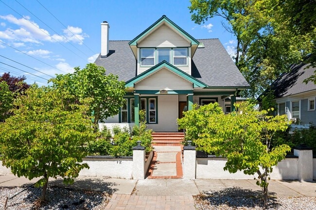 Building Photo - Beautiful Audubon 5 Bedroom Home! - Available now!