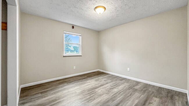 Building Photo - 2215 Washington Pike