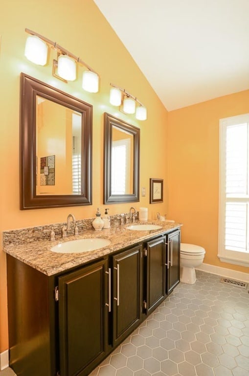 Building Photo - 8326 Linden Oaks Ct
