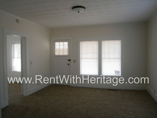 Building Photo - GORGEOUS RANCH/ GRAND PA'S BUNGELOW/ 1.6 ACRES/ FRONT PORCH/ PRIVATE YARD