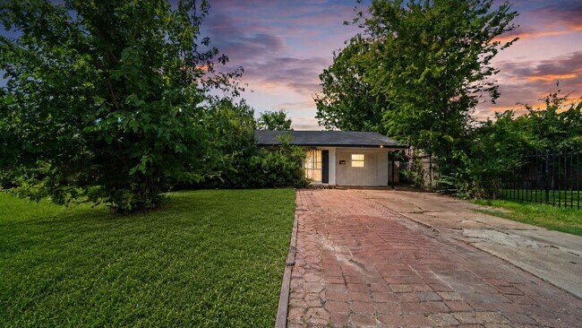 Building Photo - 5242 Greylog Dr