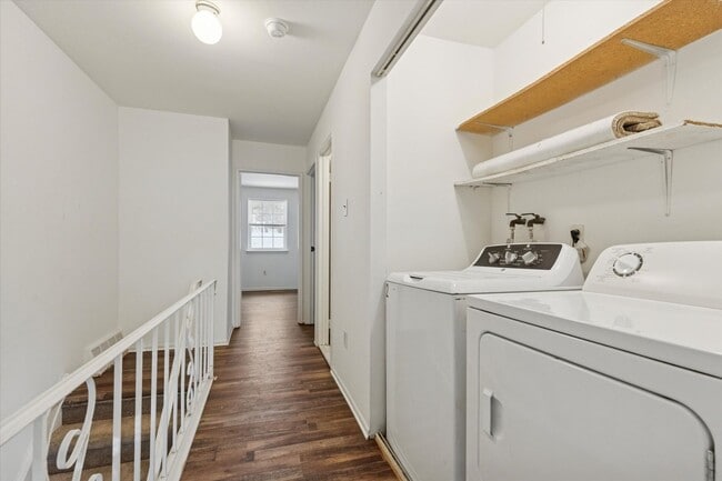 Building Photo - Available now, 3B/2.5B Two Story Townhome in Butler Park!