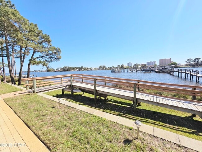 Building Photo - 7009 N Lagoon Dr