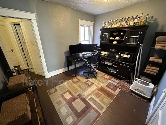 Building Photo - 625 E Madison St