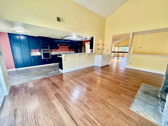 Building Photo - Spacious 4 Bed/2Ba Home in Richmond with Large Backyard!