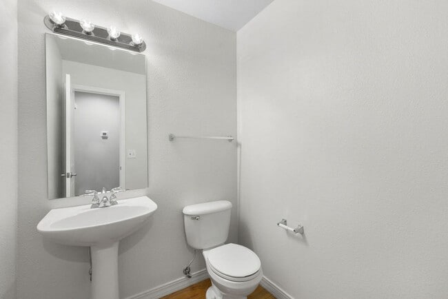 Building Photo - Spacious 2 Bedroom, 2.5 Bath Townhome in Desirable South Fort Collins