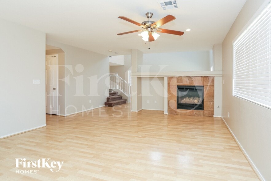 Building Photo - 718 Azure Banks Ave