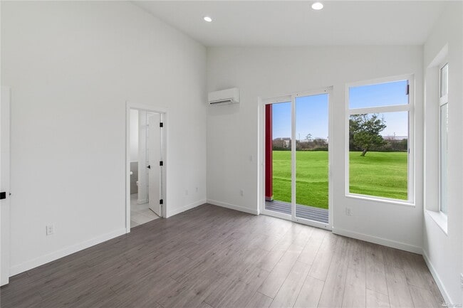 Building Photo - 514 Canal Dr NE