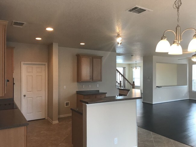 Building Photo - 211 Verde Oak