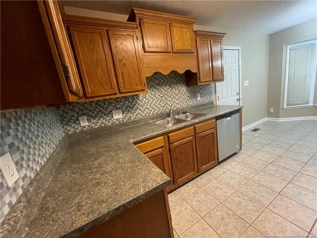 Building Photo - 6160 Lakeway Dr