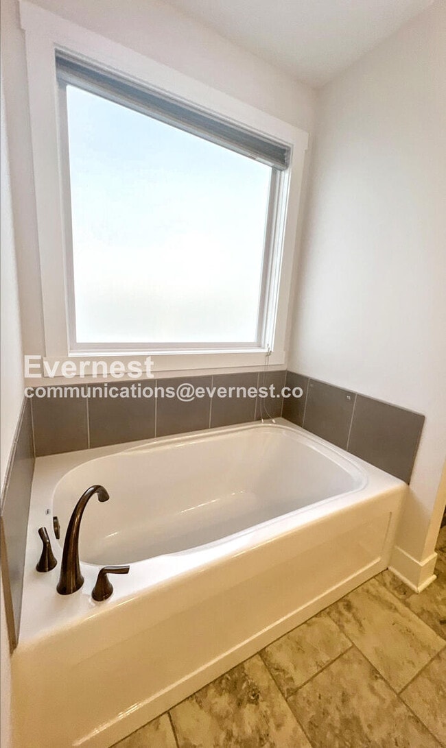 Building Photo - 509 SW Brummel Rd