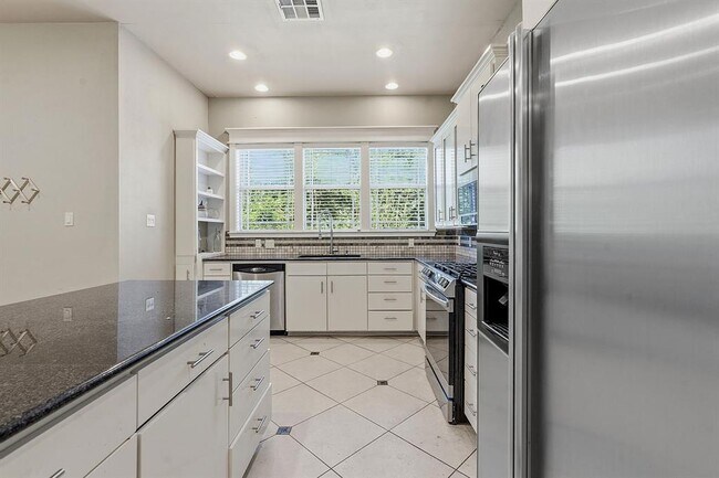 Building Photo - 1305 Cometa St