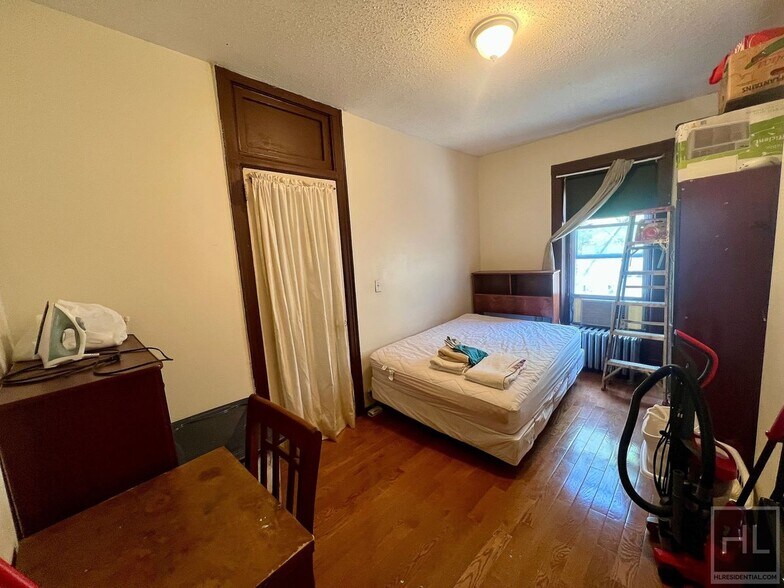 Building Photo - 2BR 1BA Brownstone On Stuyvesant Heights Bushwick Border