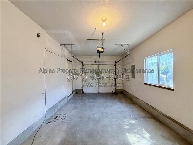 Building Photo - 18317 SW Jann Dr