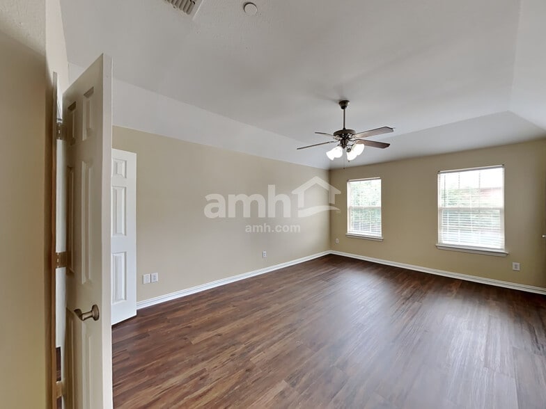 Building Photo - 3706 Boxwood Dr