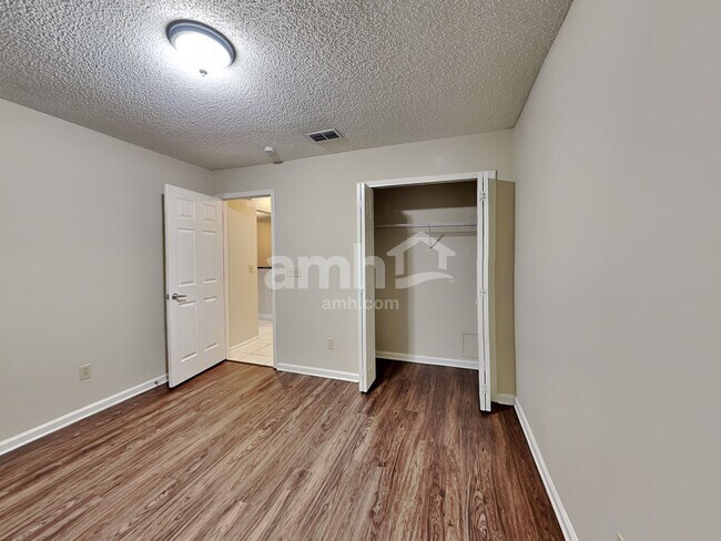 Building Photo - 4491 Cobblefield Cir W