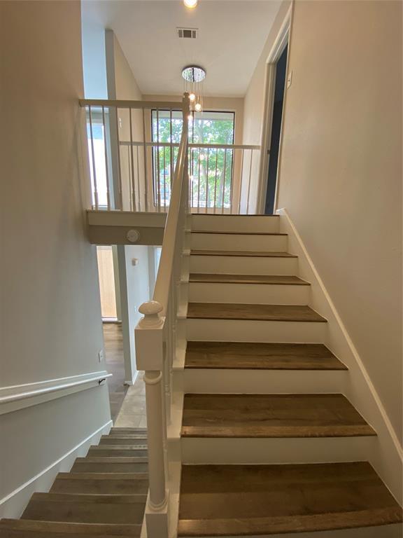 Building Photo - 1539 Bering Dr