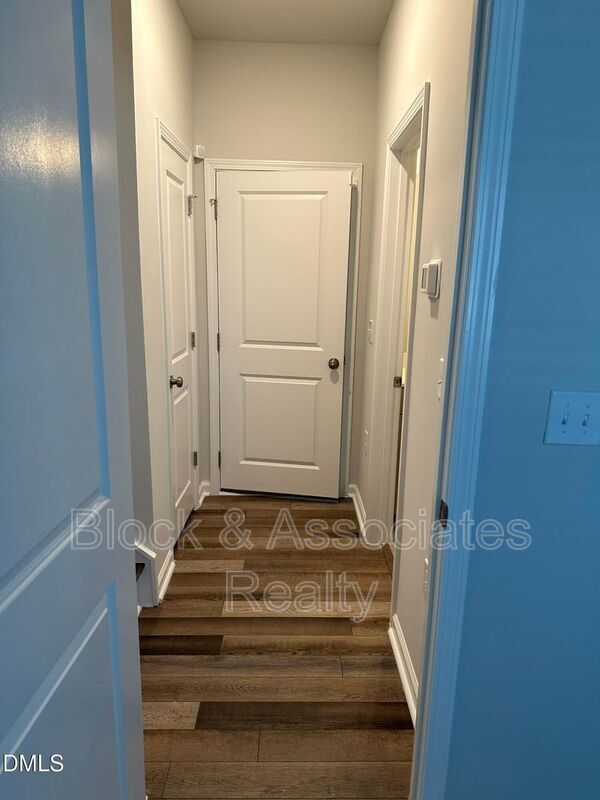 Building Photo - 608 Gimari Dr