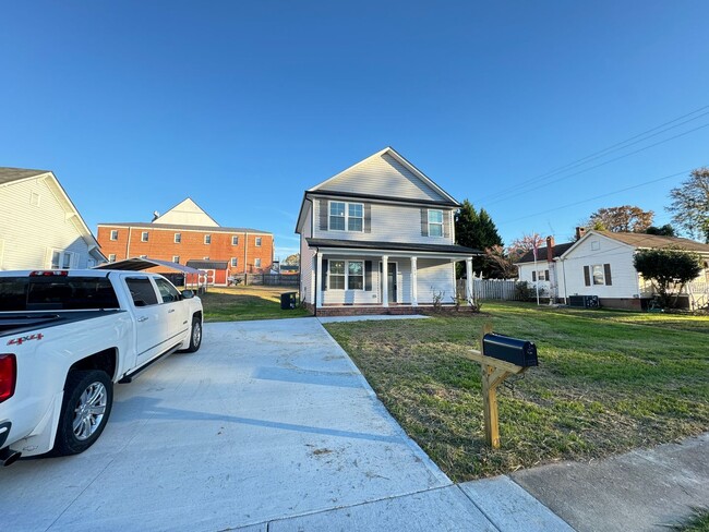 Building Photo - Newly Constructed 3 bed 2.5 bath home! Ver...