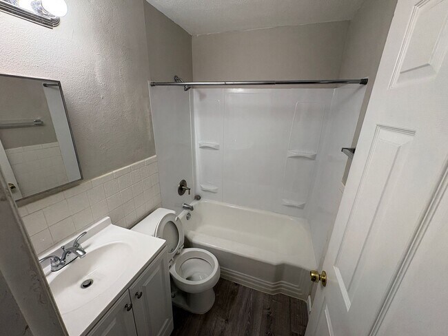 Building Photo - Fully Updated 2BR Ranch w/Finished Basement & Sunroom