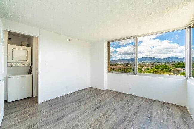Building Photo - 1060 Kamehameha Hwy