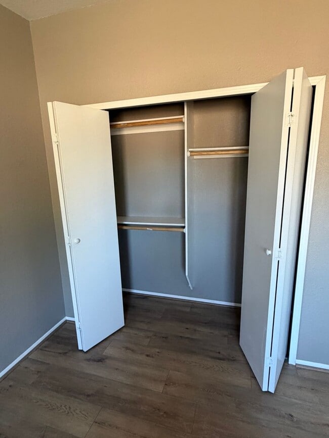 Building Photo - 3 bedroom 2 bath Next to PDS Elementary Sc...