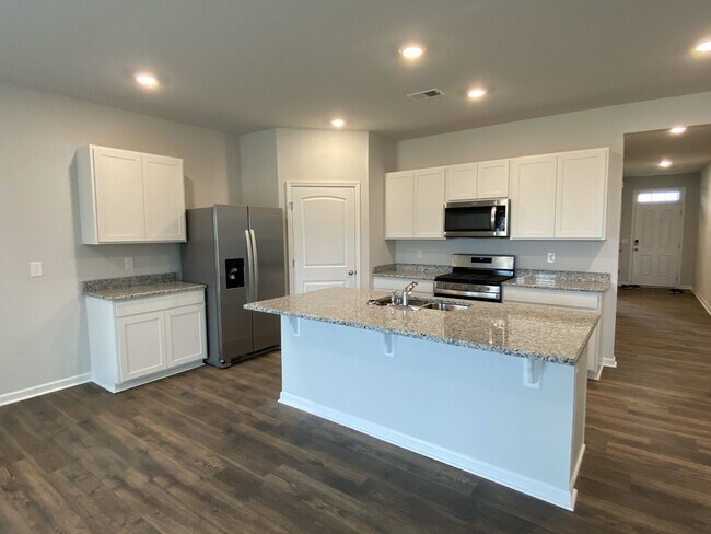 Building Photo - Nice Four Bedroom Home in Lebanon