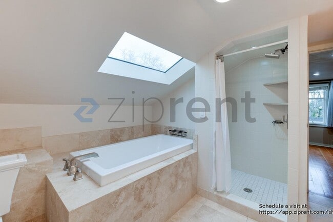 Building Photo - 3332 35th Ave S