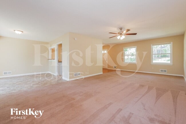 Building Photo - 1701 Underwood Dr SE