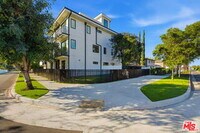 Building Photo - 13600 Burbank Blvd