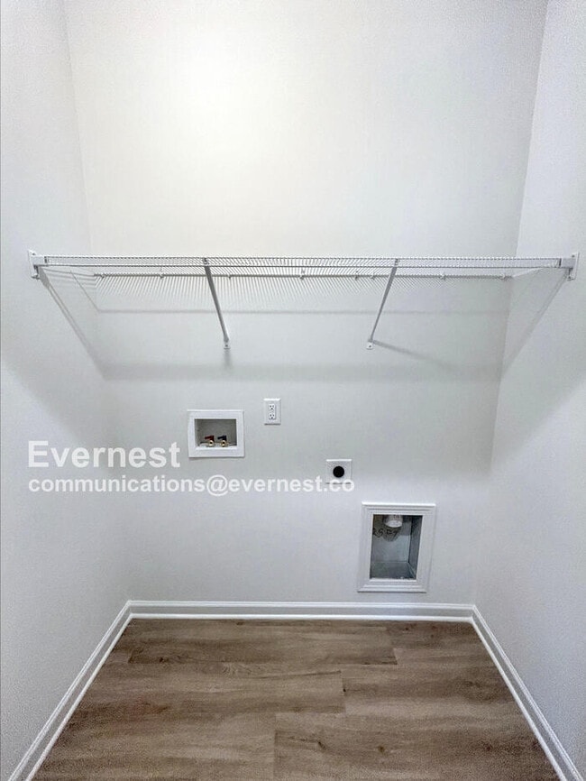 Building Photo - Modern Comfort: 3 Bed, 2 Bath Home with Attached Garage and Appliances | Pet Friendly | Available...