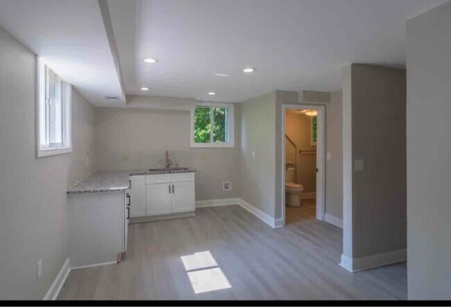 Building Photo - 2368 Jefferson Terrace