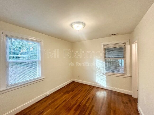 Building Photo - 2705 Dellrose Ave