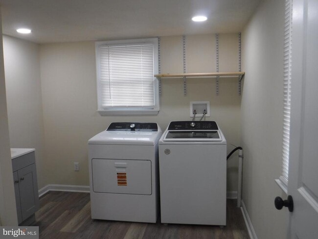 Building Photo - 10051 Dupont Blvd