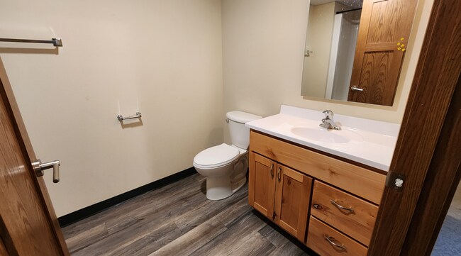 Building Photo - 1 Bedroom, 1 Bath Apartment- All utilities...