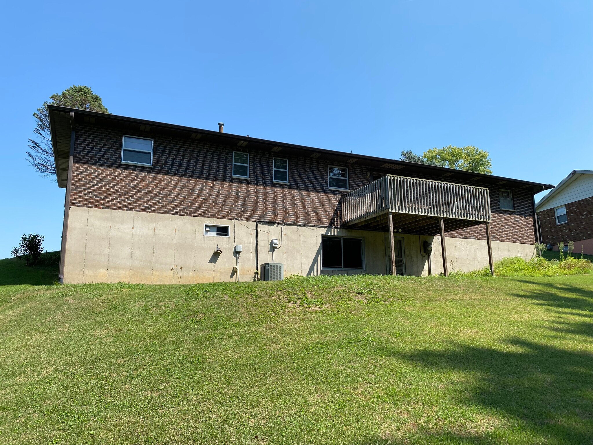 Building Photo - 1318 Lexington Dr