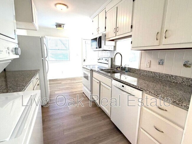 Building Photo - 4490 Lookout Rd