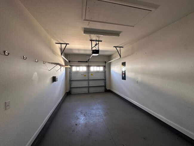 Building Photo - 2918 Fontana St