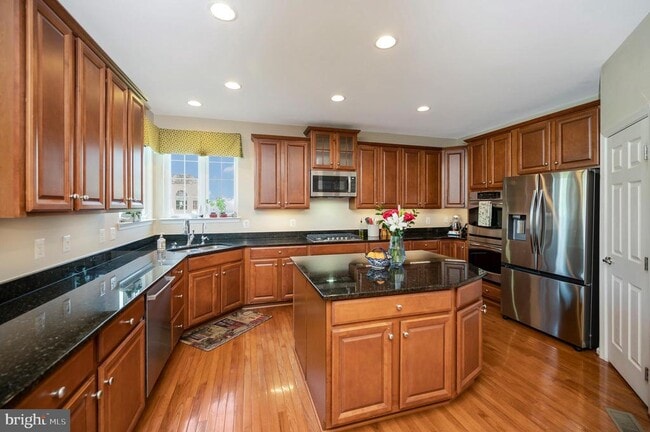 Building Photo - 7519 Edington Dr