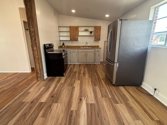 Building Photo - 1100 Upson Dr