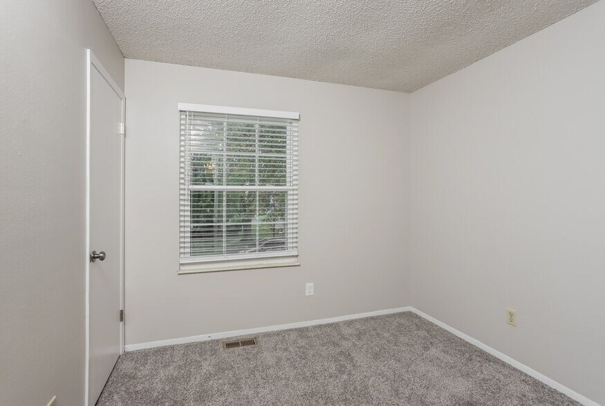 Building Photo - 2328 Bensonhurst Dr