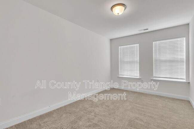 Building Photo - 2103 Nandina Trl