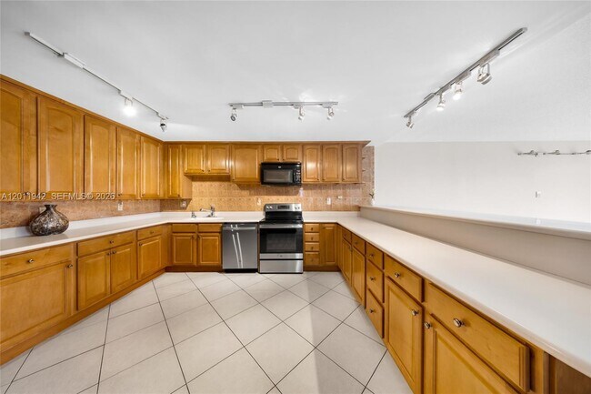 Building Photo - 600 Three Islands Boulevard