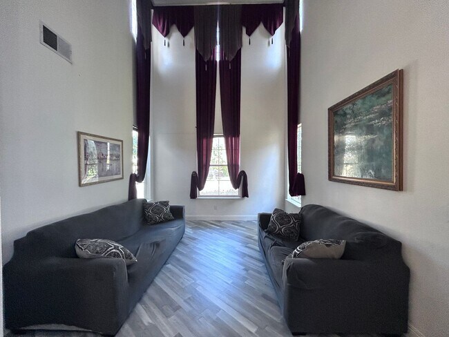 Building Photo - Beautiful Four Bedroom Home in Sacramento