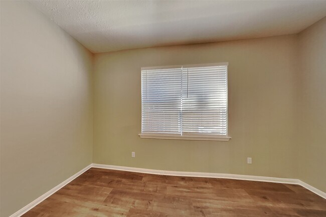 Building Photo - 3202 Stoneydale Ln